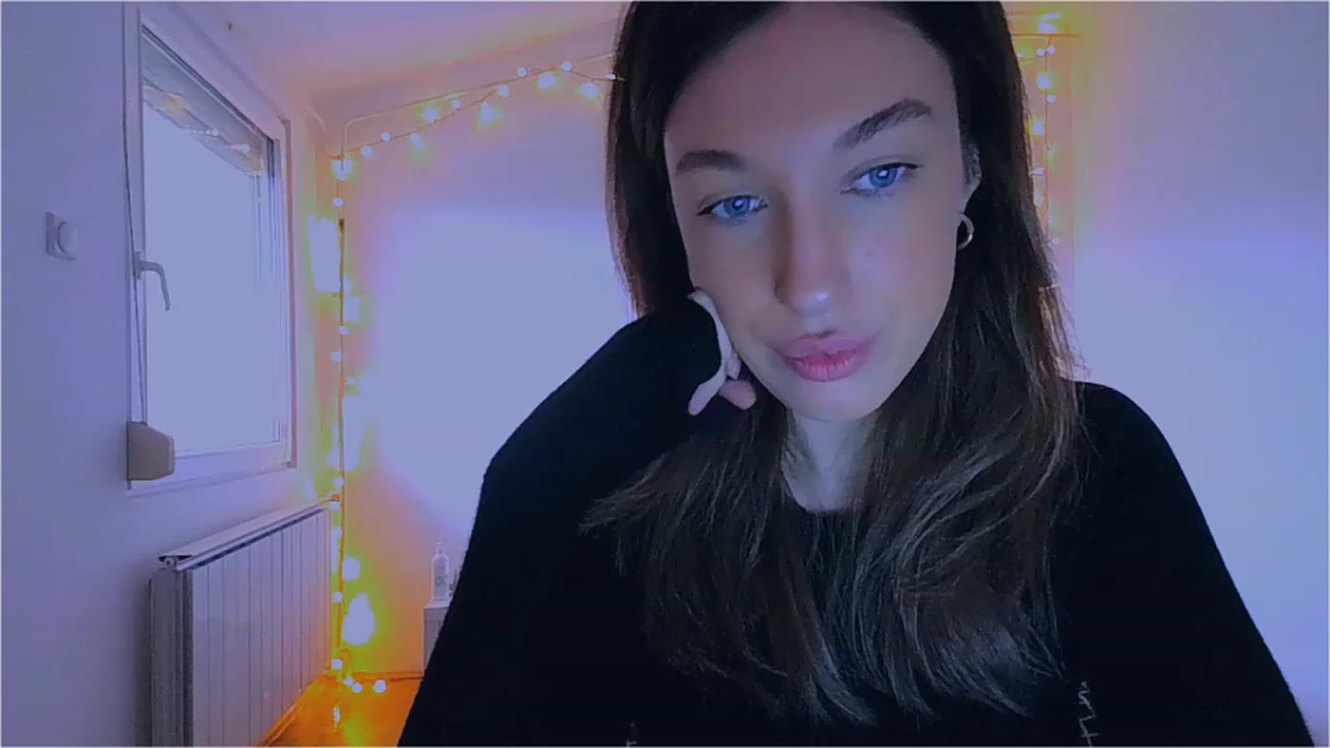 Gallery image thumbnail from lIIIviiu's myfreecams stream on, 04/01/2023, 10:27 image 2 of 20