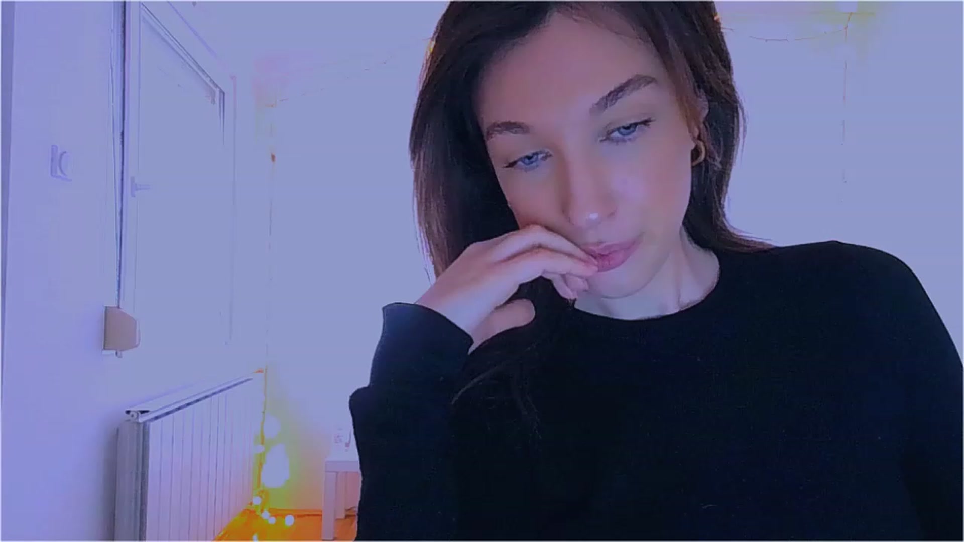 Gallery image thumbnail from lIIIviiu's myfreecams stream on, 04/01/2023, 11:58 image 9 of 20