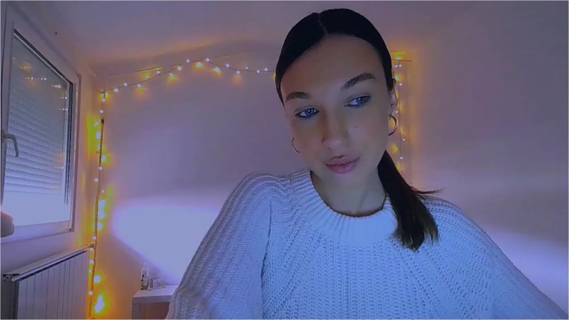Gallery image thumbnail from lIIIviiu's myfreecams stream on, 04/03/2023, 11:46 image 1 of 20