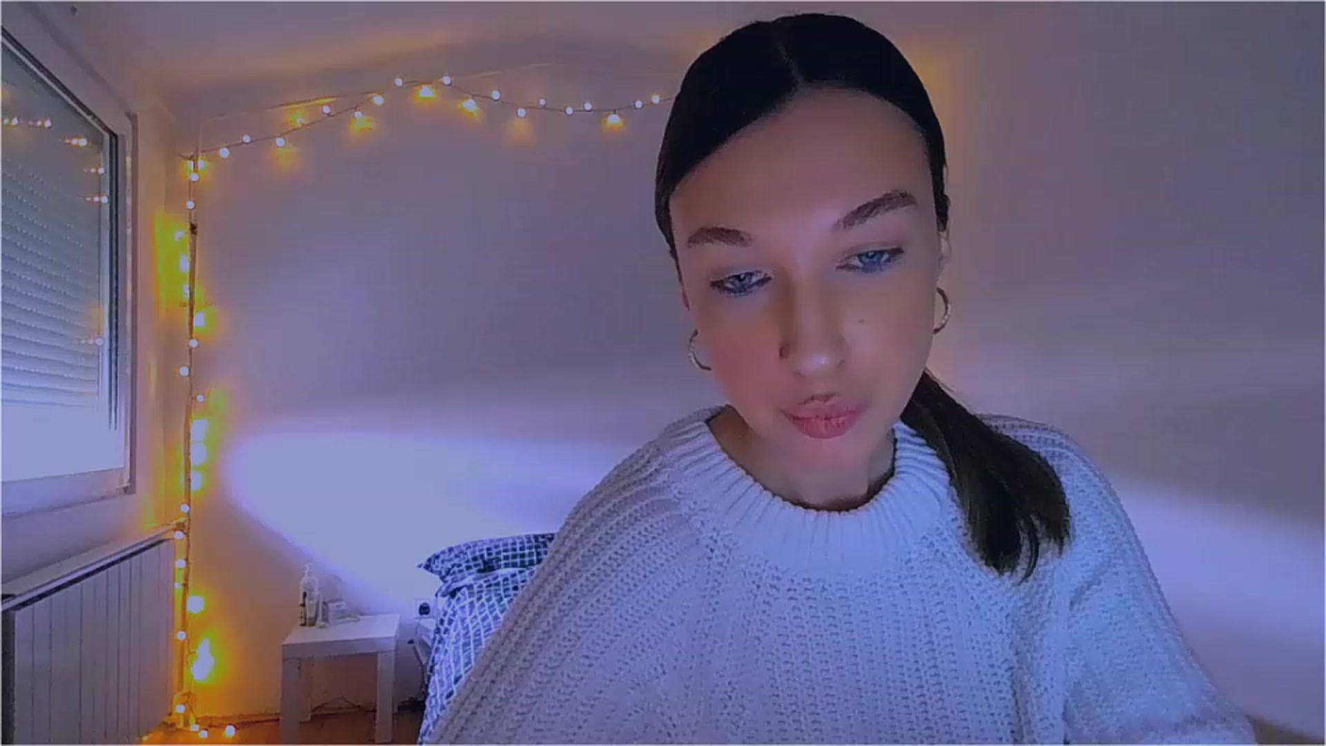 Gallery image thumbnail from lIIIviiu's myfreecams stream on, 04/03/2023, 11:46 image 11 of 20