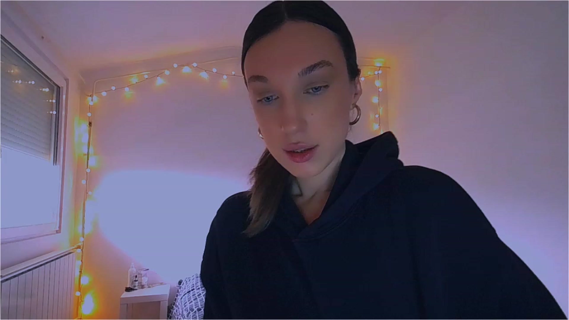 Gallery image thumbnail from lIIIviiu's myfreecams stream on, 04/07/2023, 14:51 image 18 of 20