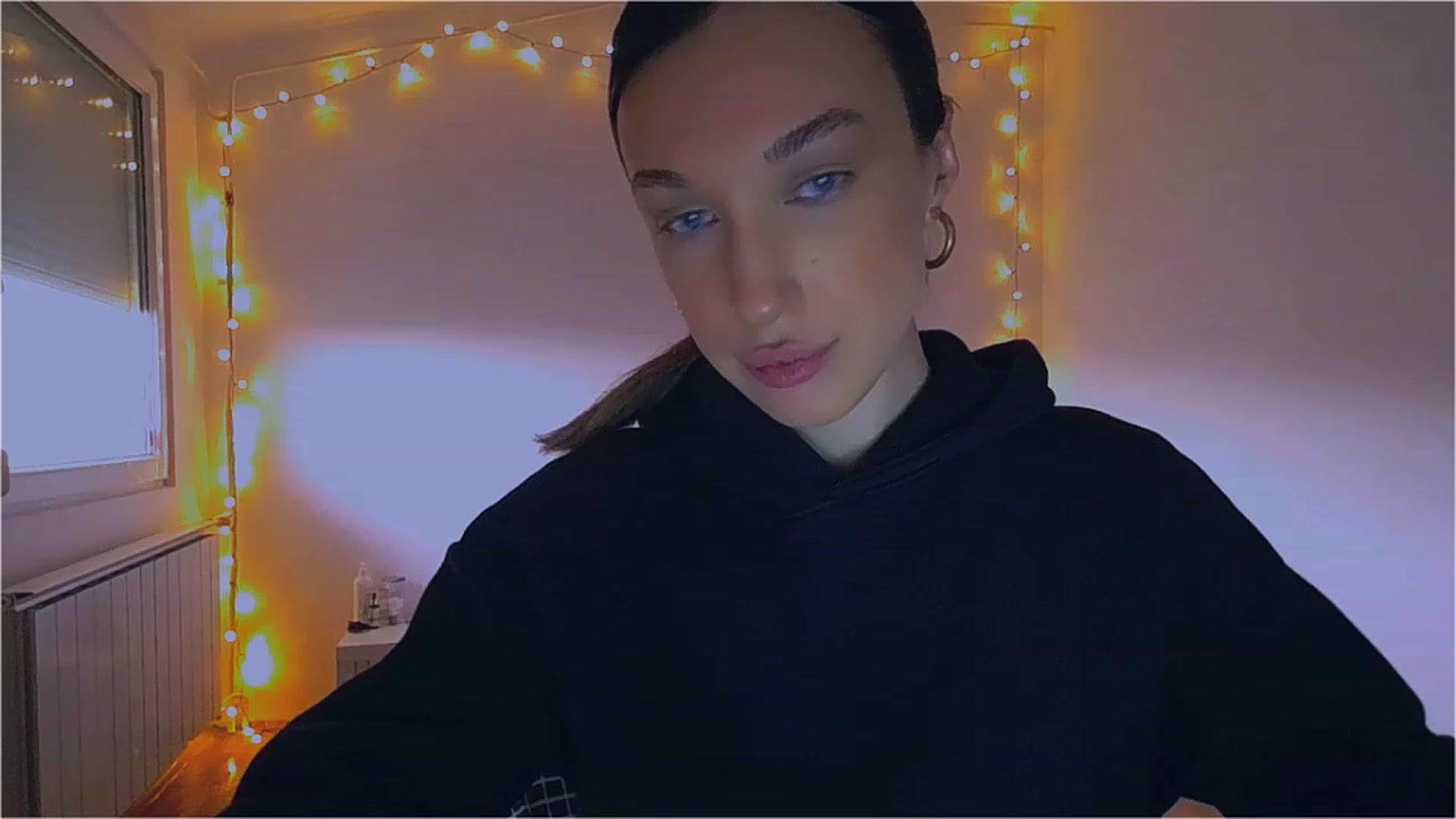 Gallery image thumbnail from lIIIviiu's myfreecams stream on, 04/07/2023, 14:51 image 6 of 20