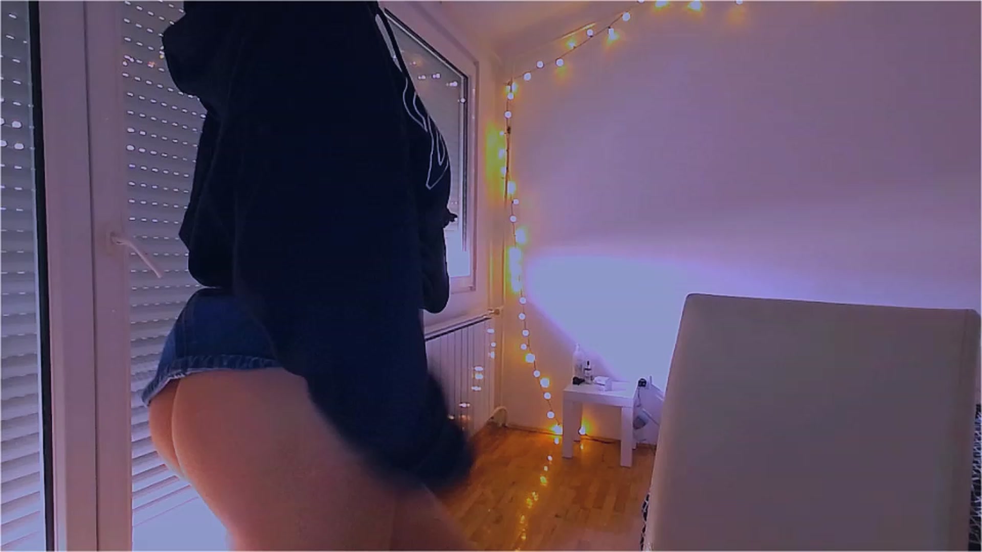 Gallery image thumbnail from lIIIviiu's myfreecams stream on, 04/10/2023, 09:40 image 2 of 20