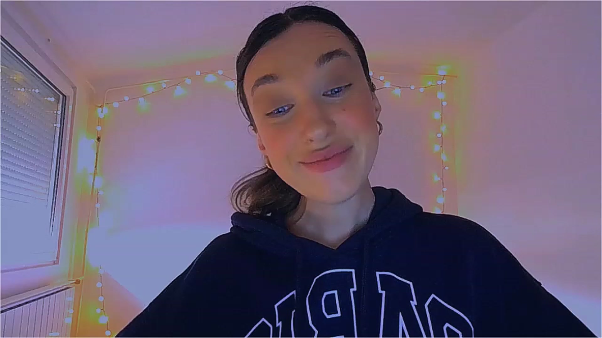 Gallery image thumbnail from lIIIviiu's myfreecams stream on, 04/14/2023, 11:52 image 4 of 20