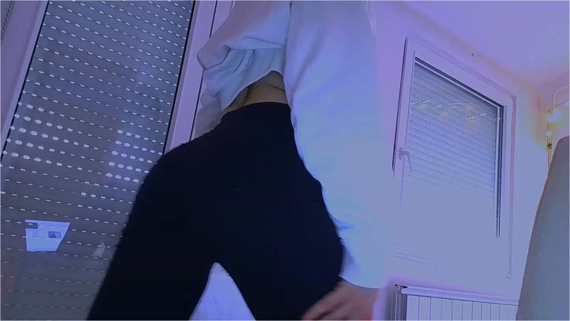 Gallery image thumbnail from lIIIviiu's myfreecams stream on, 04/21/2023, 12:45 image 7 of 20