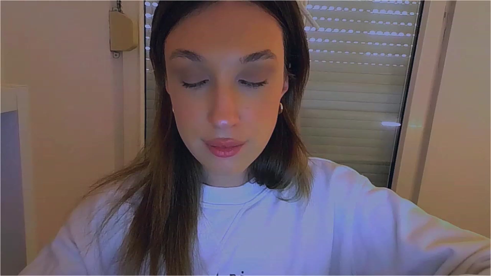 Gallery image thumbnail from lIIIviiu's myfreecams stream on, 04/22/2023, 15:40 image 13 of 20
