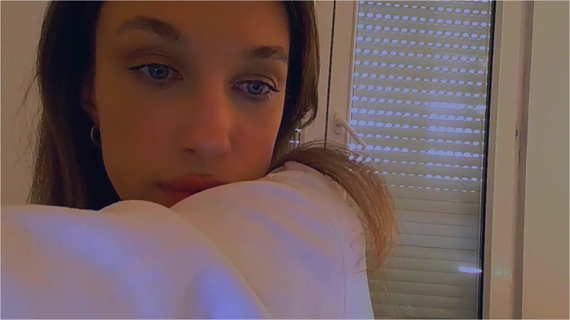 Gallery image thumbnail from lIIIviiu's myfreecams stream on, 04/22/2023, 15:40 image 9 of 20