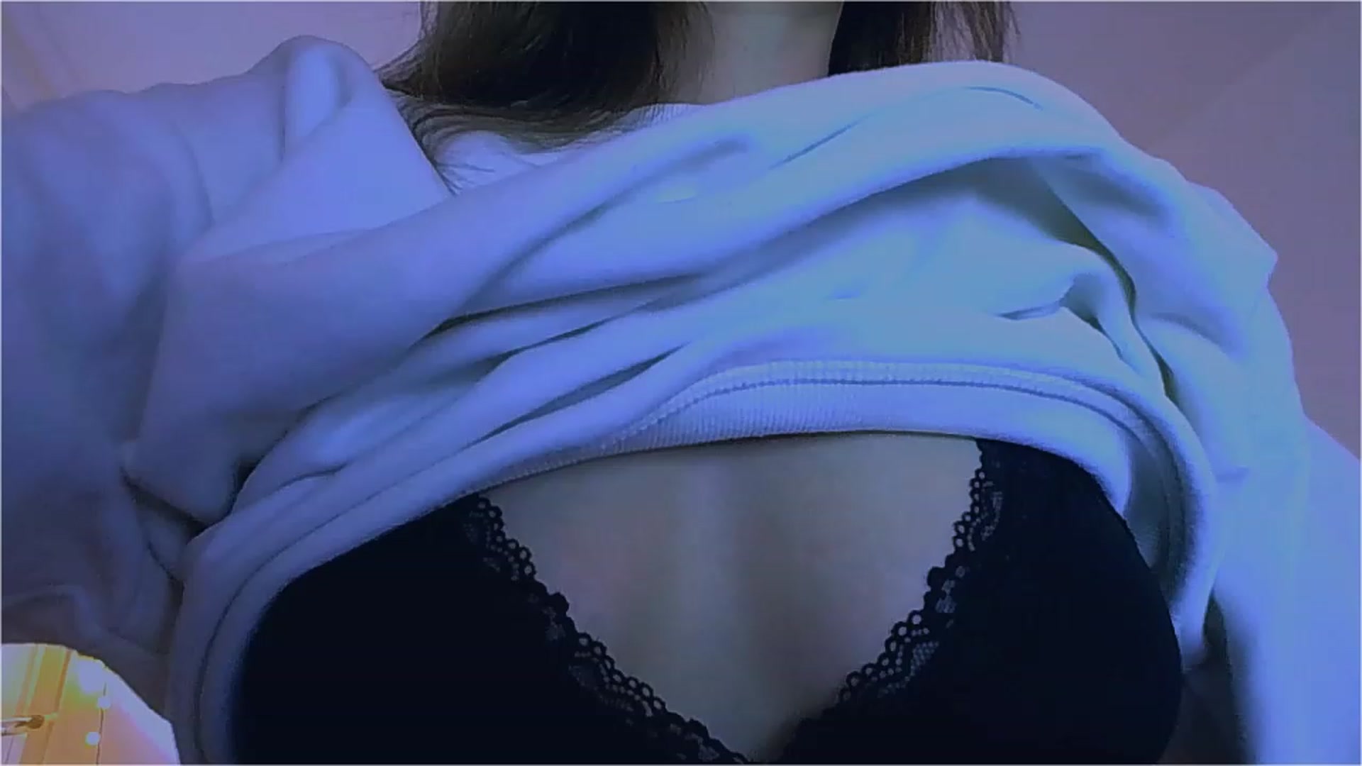 Gallery image thumbnail from lIIIviiu's myfreecams stream on, 04/23/2023, 13:35 image 5 of 20