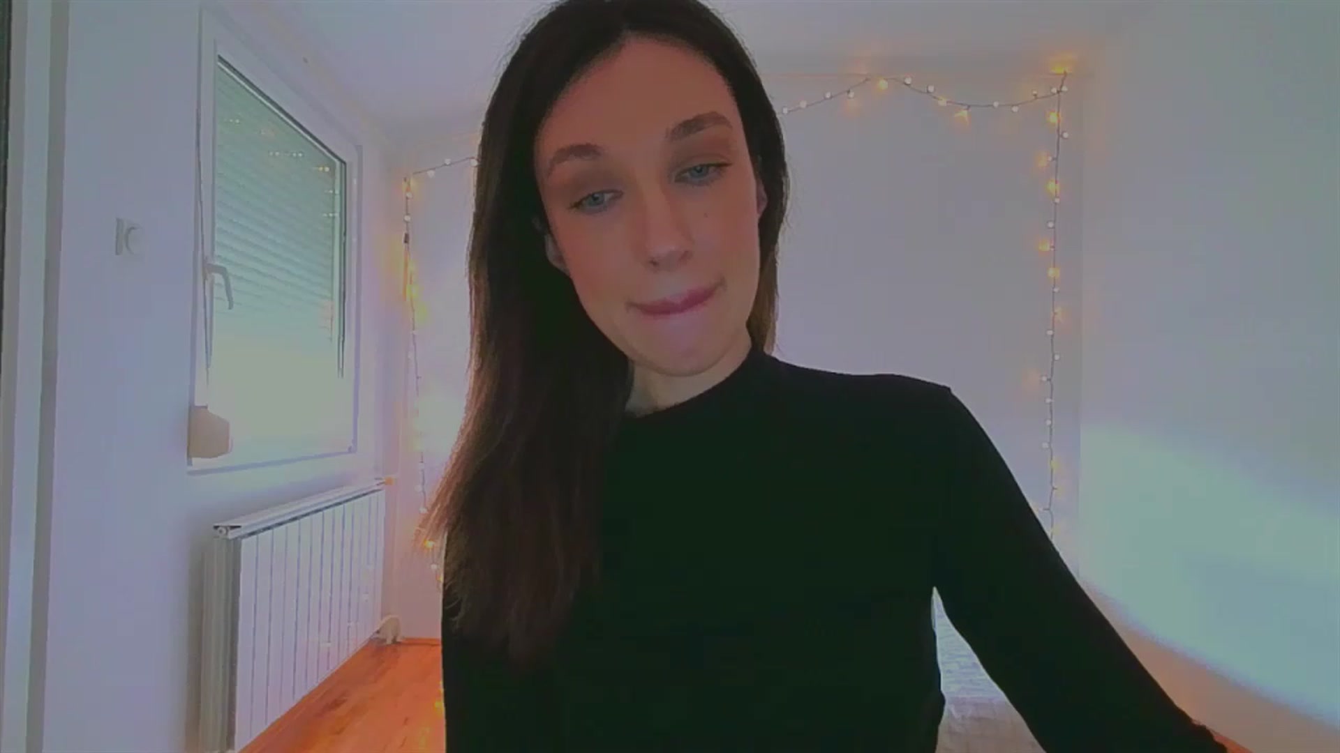 Gallery image thumbnail from lIIIviiu's myfreecams stream on, 05/13/2023, 14:02 image 4 of 20