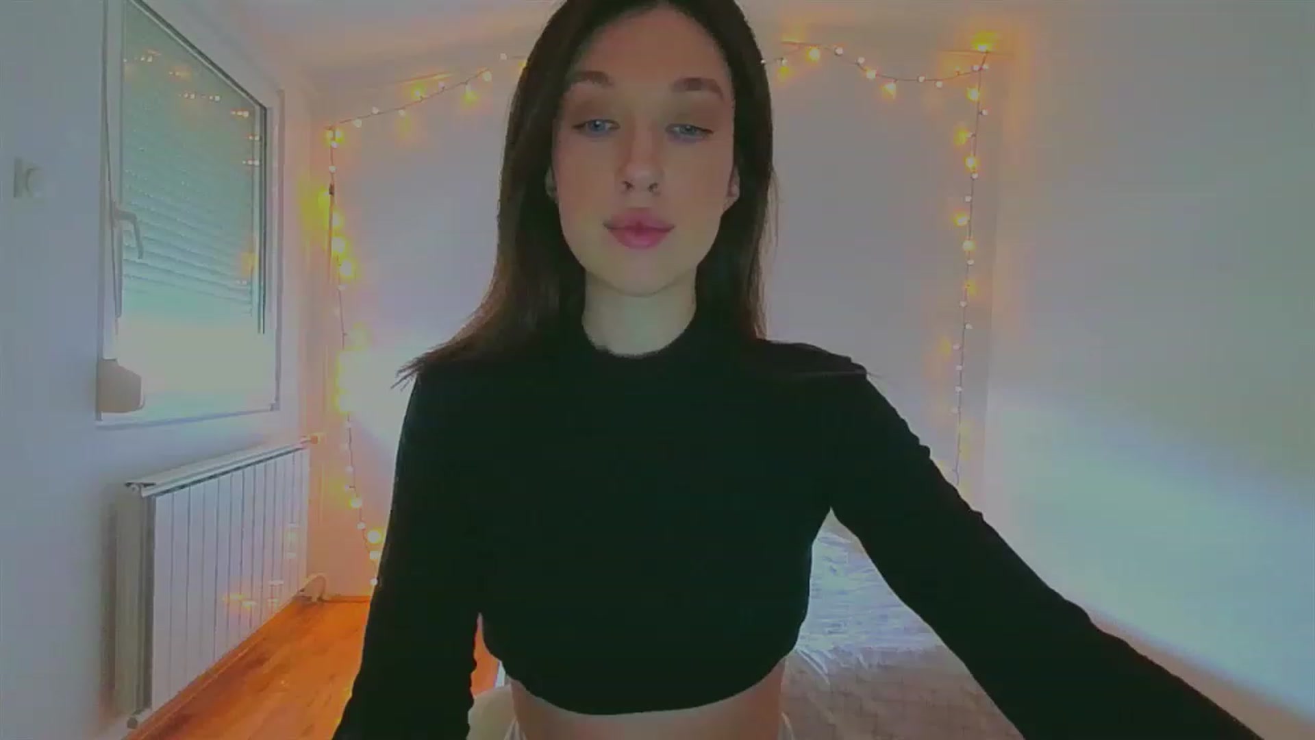 Gallery image thumbnail from lIIIviiu's myfreecams stream on, 05/13/2023, 14:02 image 17 of 20