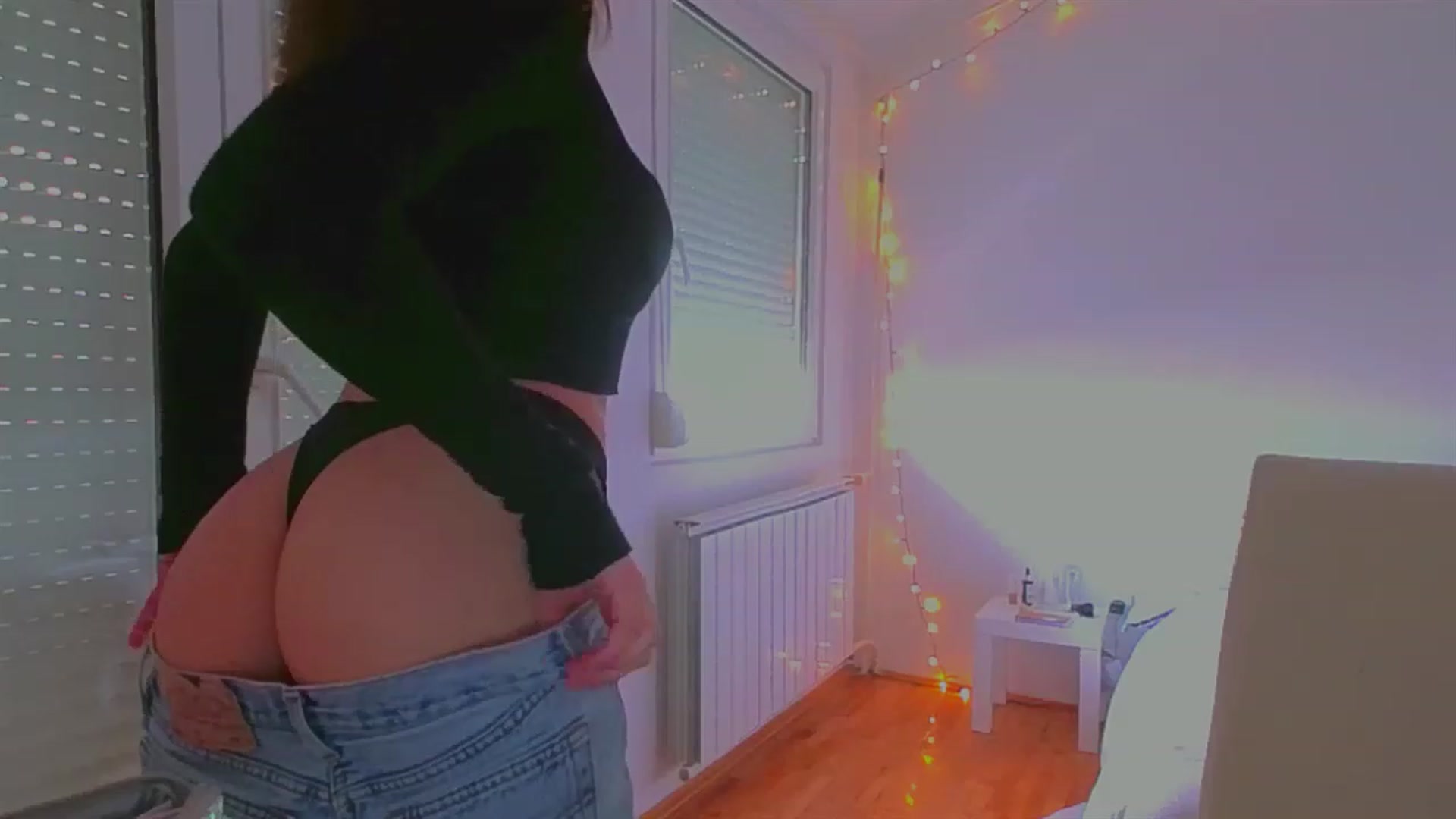 Gallery image thumbnail from lIIIviiu's myfreecams stream on, 05/14/2023, 11:32 image 4 of 20