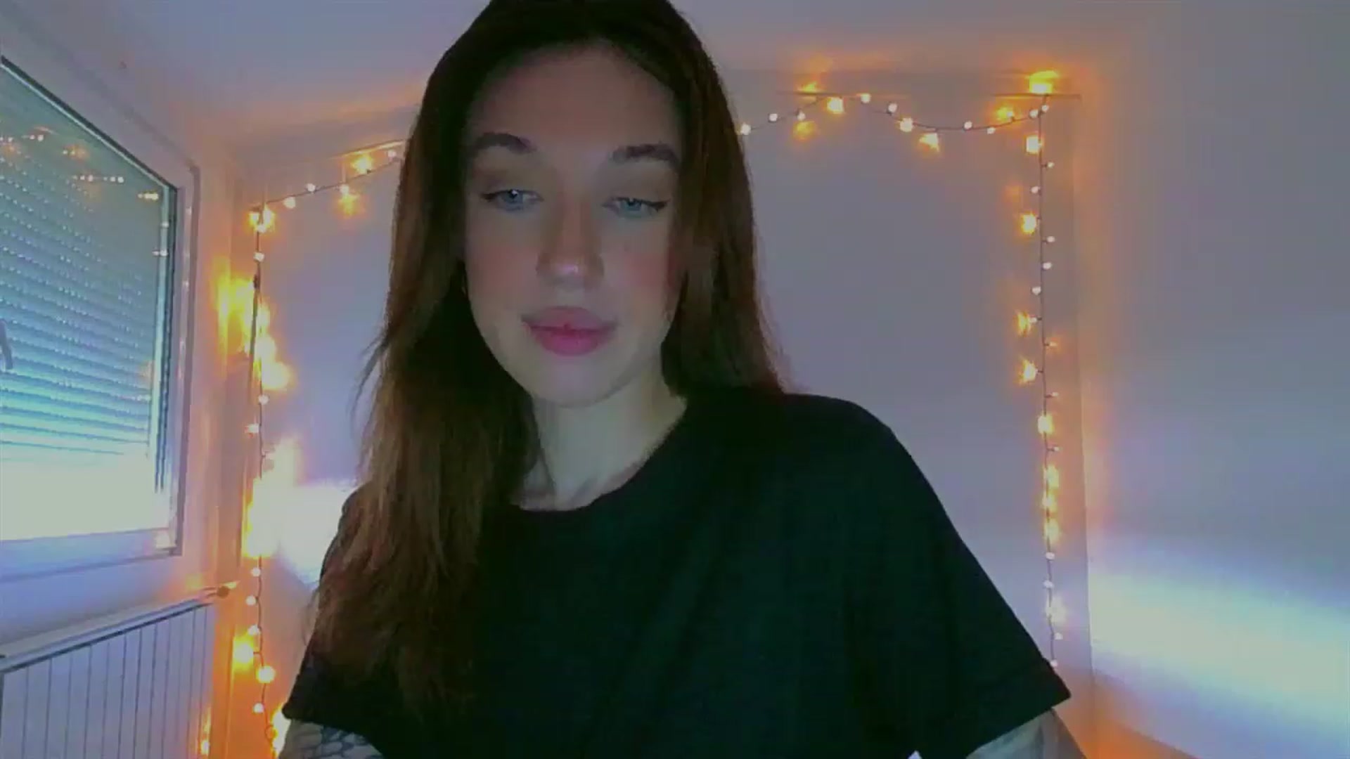 Gallery image thumbnail from lIIIviiu's myfreecams stream on, 06/09/2023, 11:34 image 5 of 20