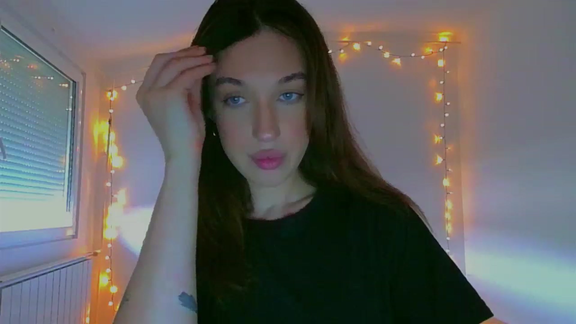Gallery image thumbnail from lIIIviiu's myfreecams stream on, 06/09/2023, 11:34 image 2 of 20