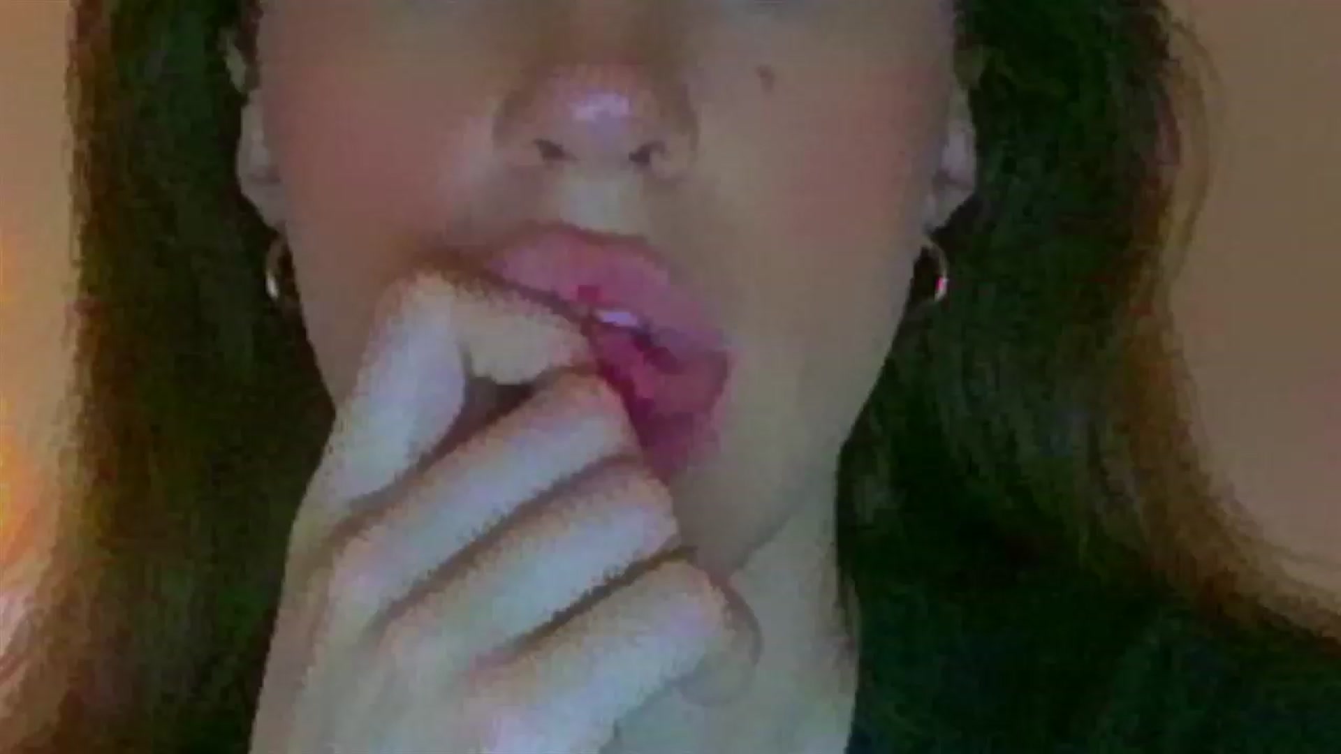 Gallery image thumbnail from lIIIviiu's myfreecams stream on, 06/11/2023, 13:11 image 19 of 20