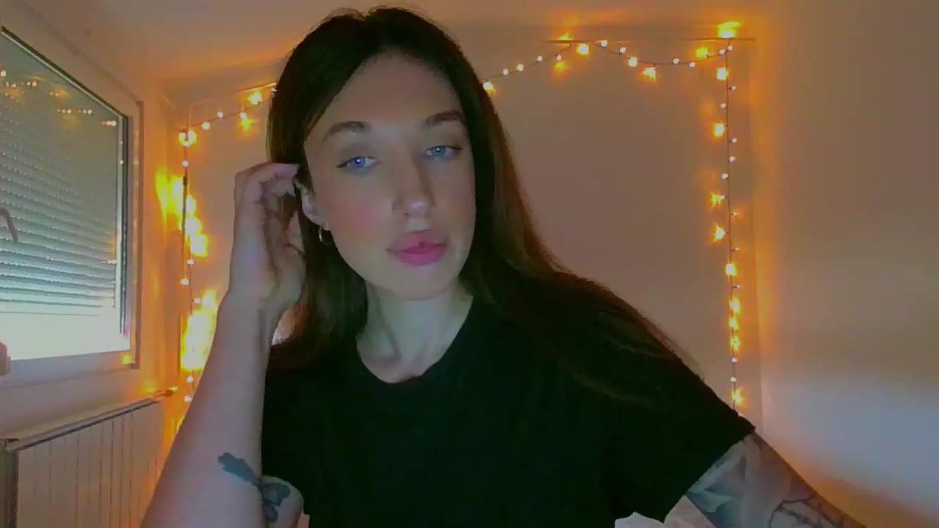 Gallery image thumbnail from lIIIviiu's myfreecams stream on, 06/11/2023, 13:11 image 8 of 20