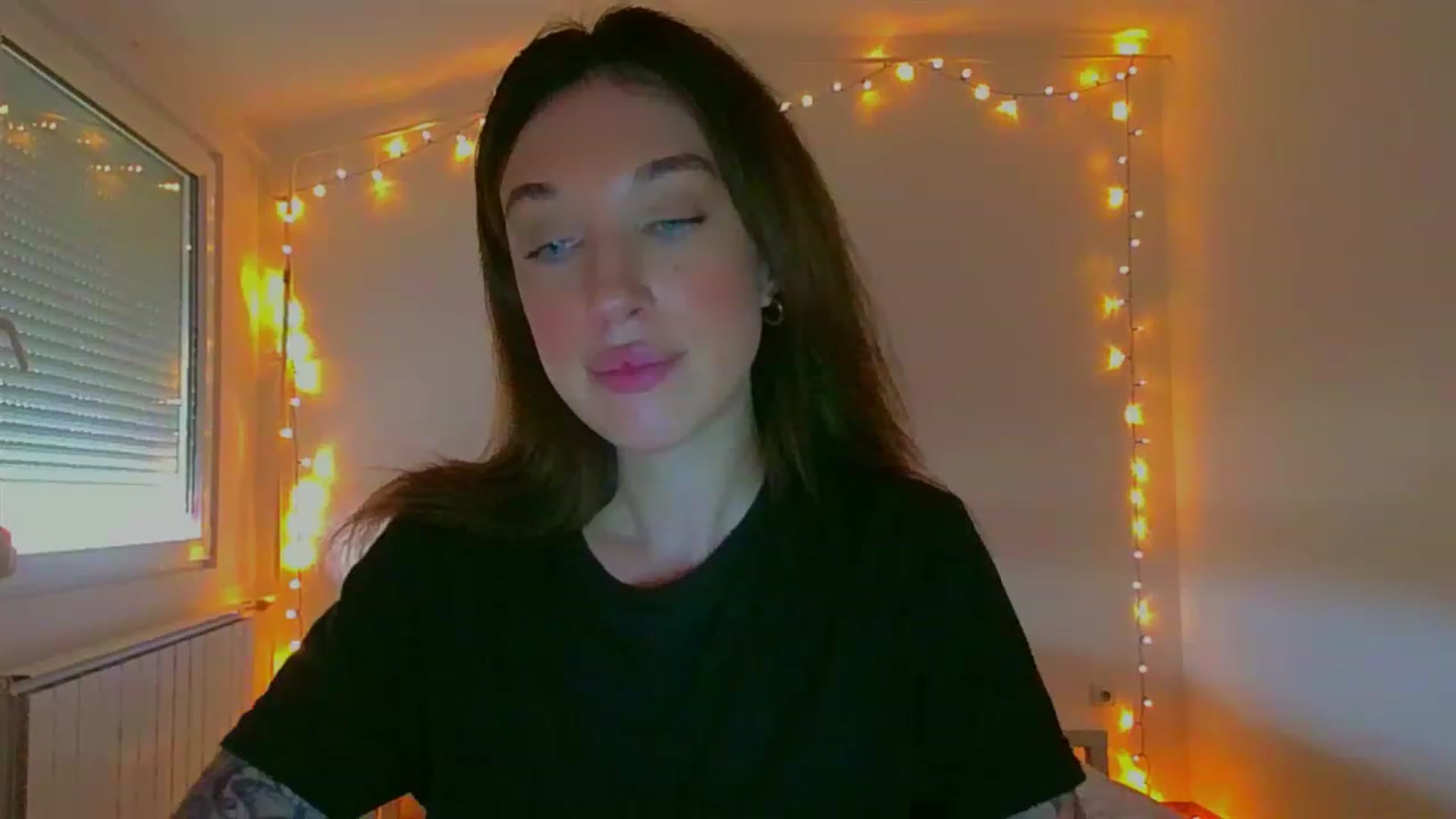 Gallery image thumbnail from lIIIviiu's myfreecams stream on, 06/11/2023, 13:11 image 11 of 20