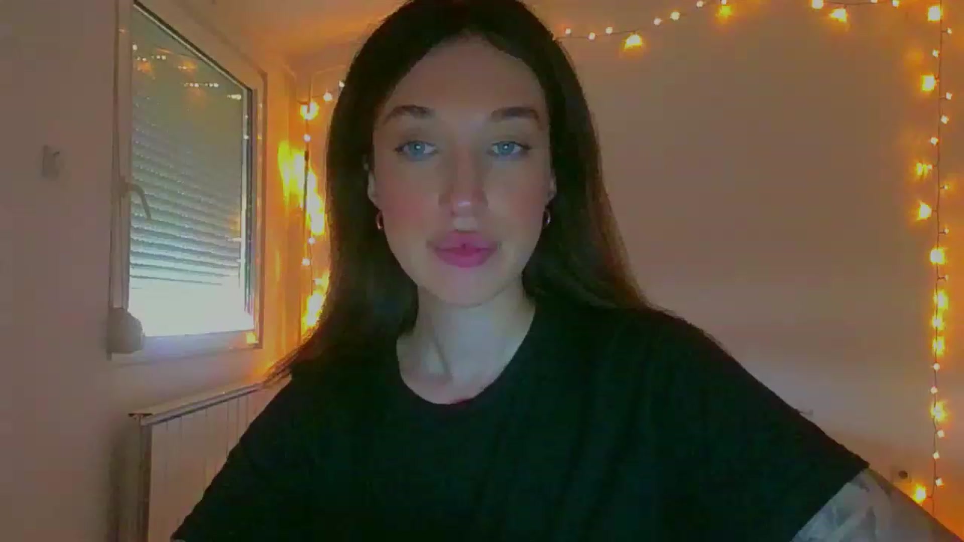 Gallery image thumbnail from lIIIviiu's myfreecams stream on, 06/11/2023, 13:11 image 17 of 20