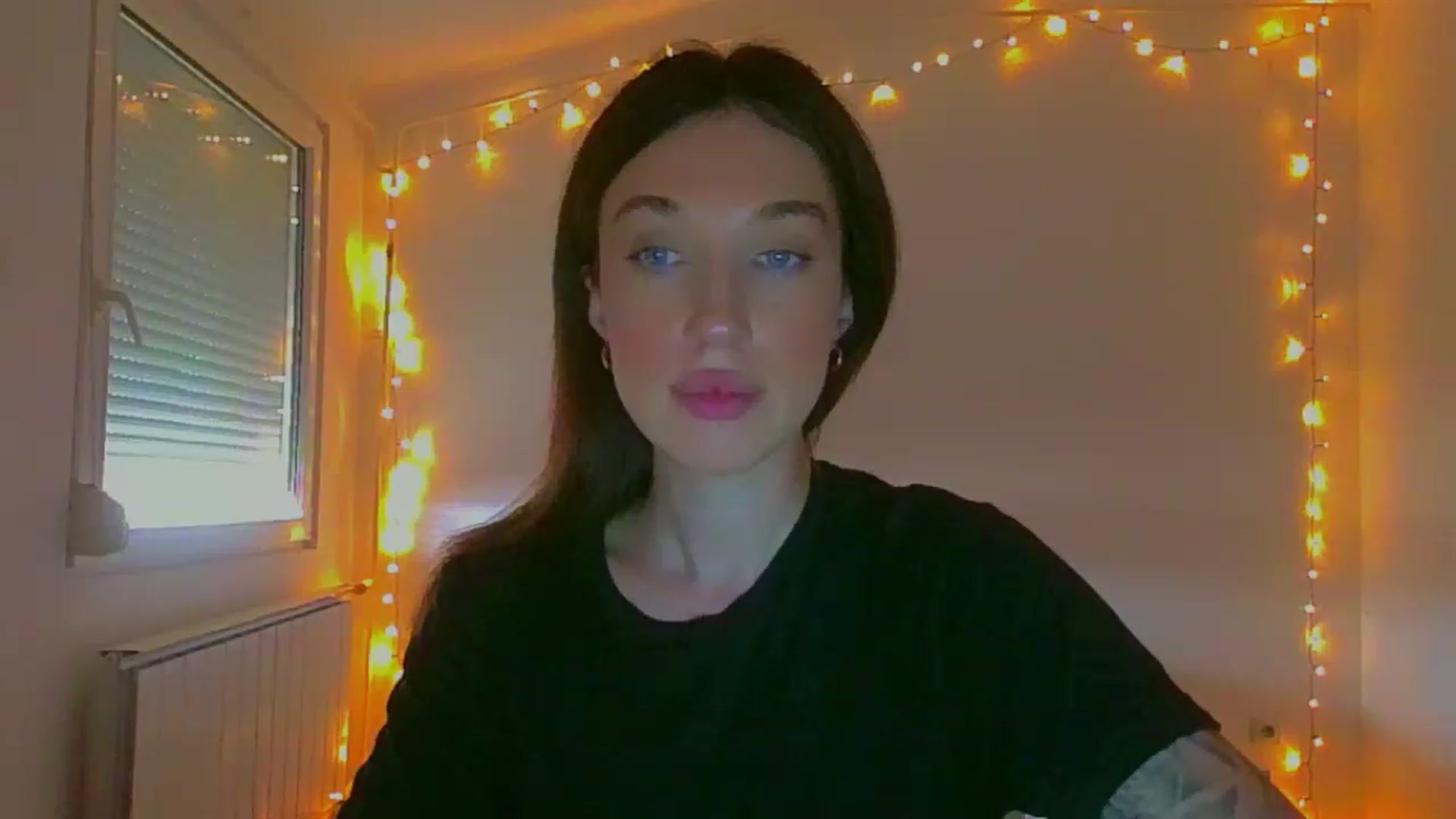 Gallery image thumbnail from lIIIviiu's myfreecams stream on, 06/11/2023, 13:11 image 18 of 20