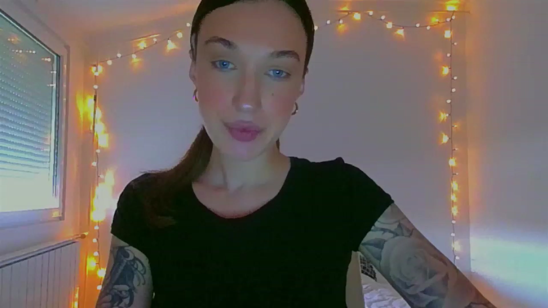 Gallery image thumbnail from lIIIviiu's myfreecams stream on, 06/13/2023, 13:25 image 20 of 20