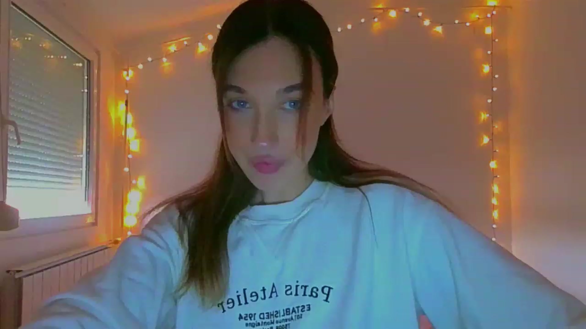 Gallery image thumbnail from lIIIviiu's myfreecams stream on, 06/17/2023, 13:44 image 6 of 20