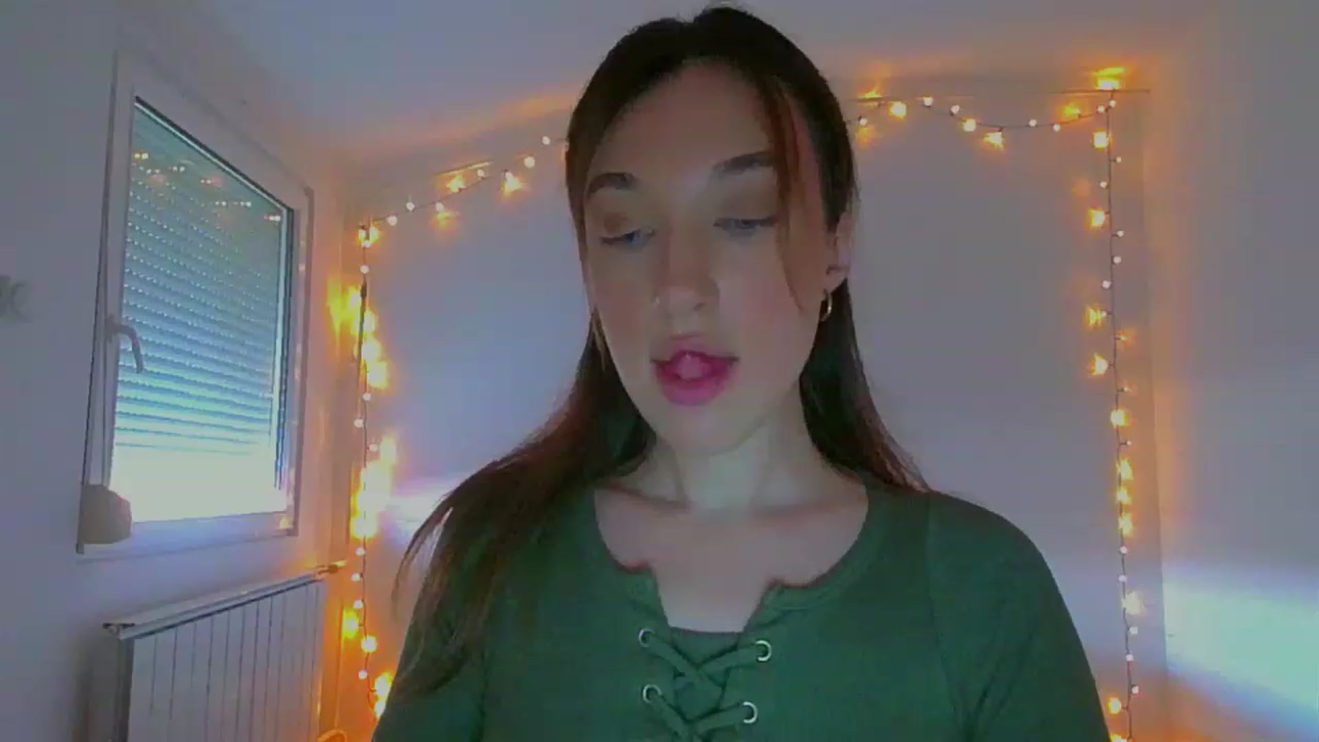 Gallery image thumbnail from lIIIviiu's myfreecams stream on, 06/18/2023, 13:36 image 13 of 20