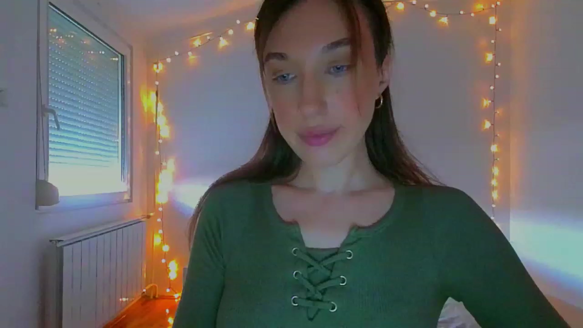Gallery image thumbnail from lIIIviiu's myfreecams stream on, 06/18/2023, 13:36 image 14 of 20
