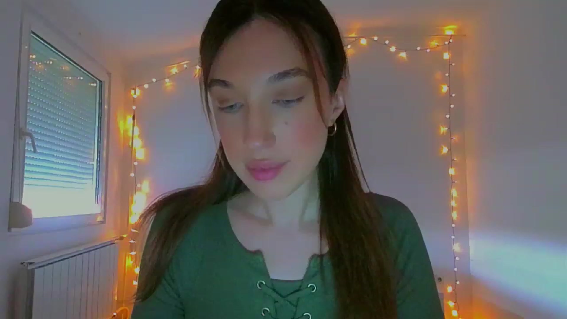 Gallery image thumbnail from lIIIviiu's myfreecams stream on, 06/18/2023, 13:36 image 8 of 20