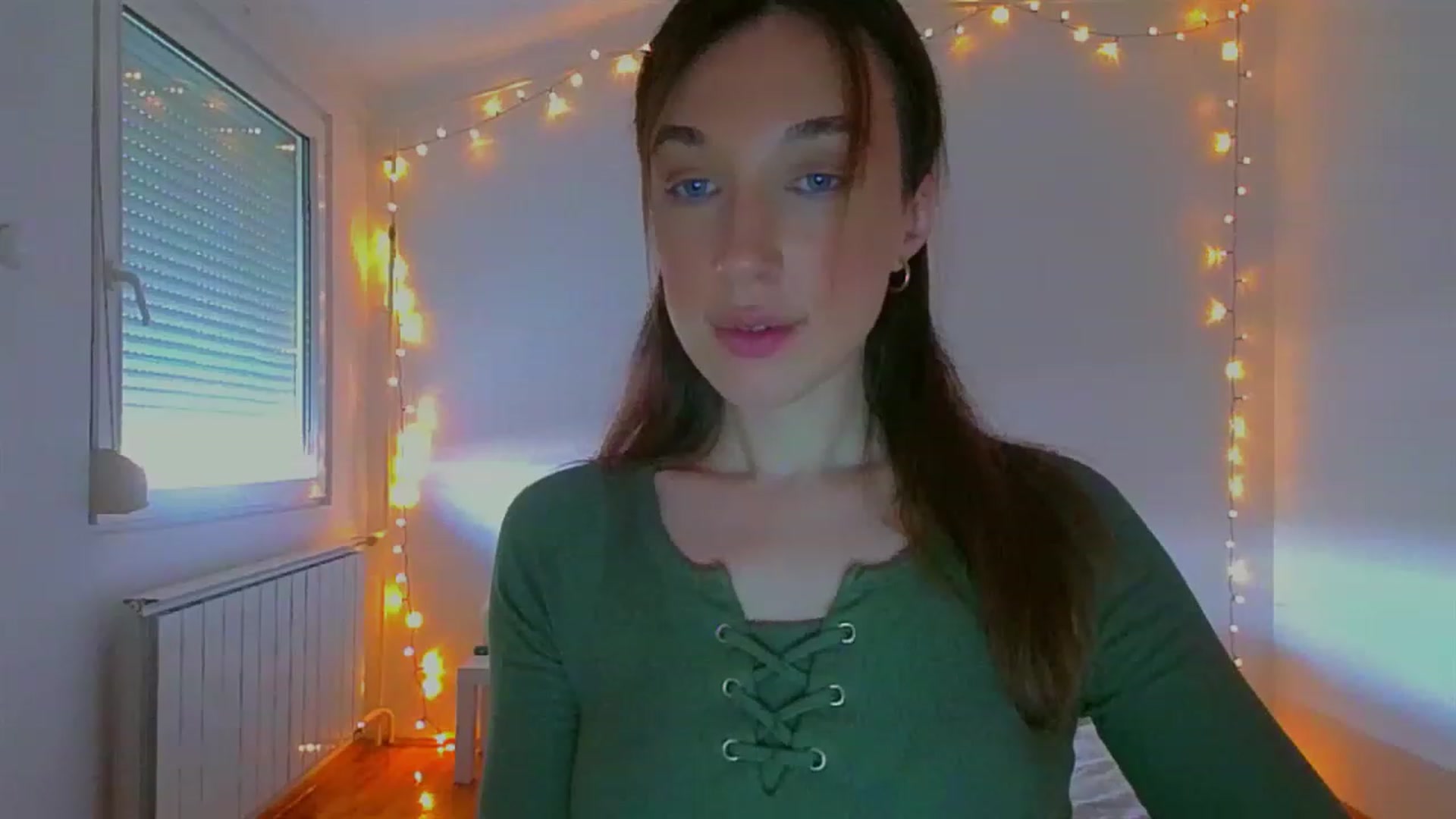 Gallery image thumbnail from lIIIviiu's myfreecams stream on, 06/18/2023, 13:36 image 16 of 20
