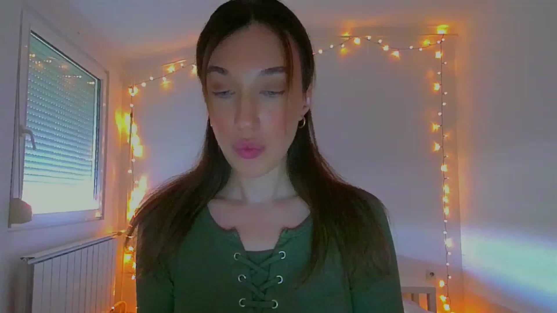 Gallery image thumbnail from lIIIviiu's myfreecams stream on, 06/18/2023, 13:36 image 2 of 20