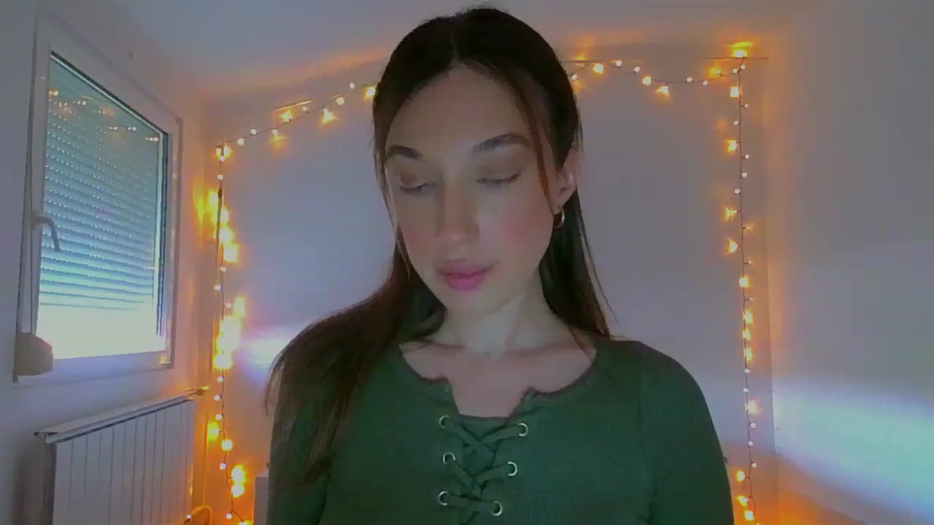 Gallery image thumbnail from lIIIviiu's myfreecams stream on, 06/18/2023, 13:36 image 6 of 20