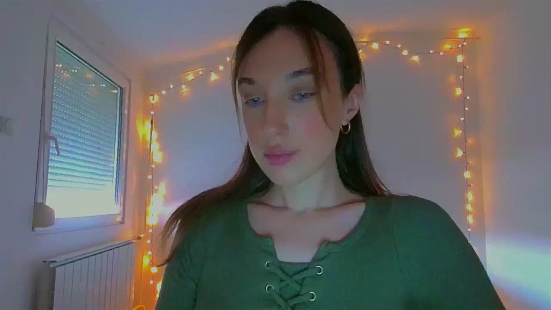 Gallery image thumbnail from lIIIviiu's myfreecams stream on, 06/18/2023, 13:36 image 12 of 20