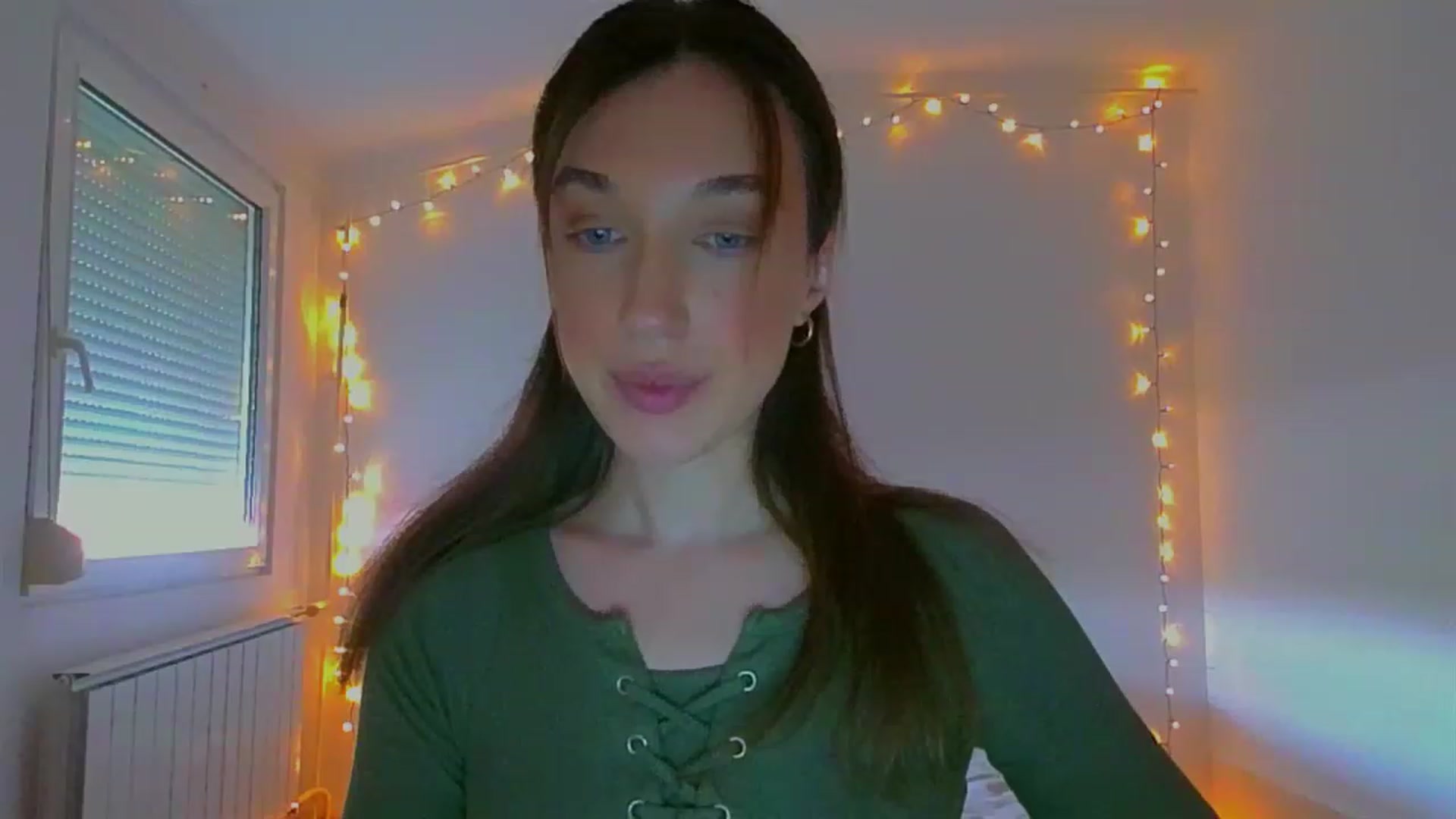 Gallery image thumbnail from lIIIviiu's myfreecams stream on, 06/18/2023, 13:36 image 4 of 20