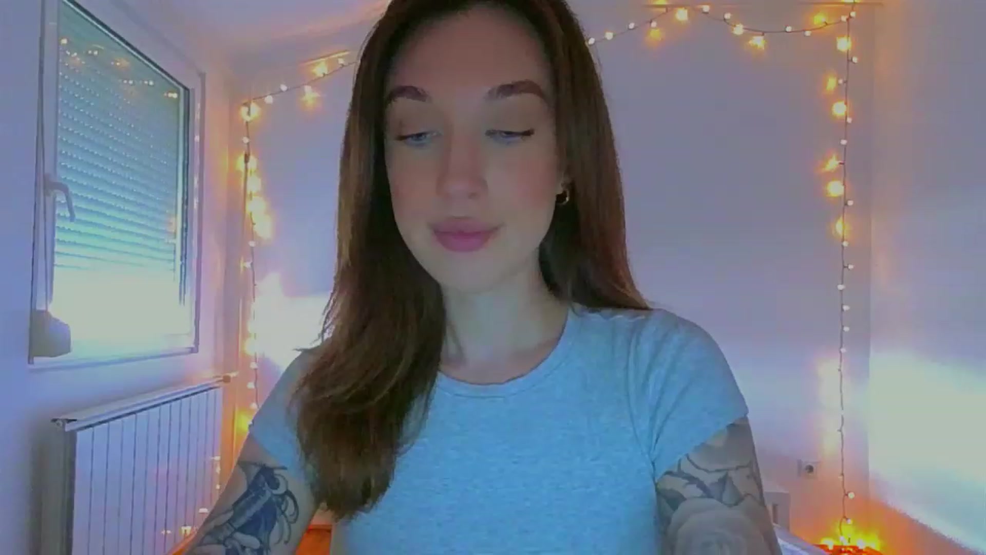 Gallery image thumbnail from lIIIviiu's myfreecams stream on, 06/26/2023, 12:26 image 16 of 20