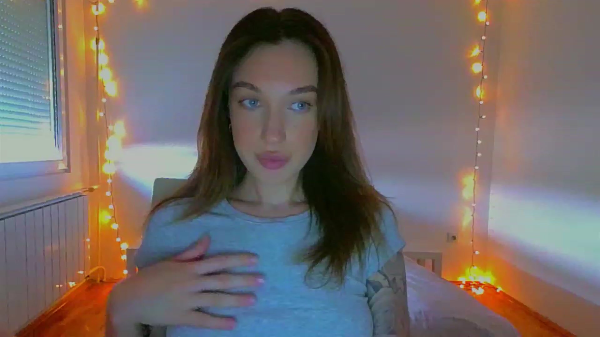 Gallery image thumbnail from lIIIviiu's myfreecams stream on, 06/26/2023, 12:26 image 7 of 20