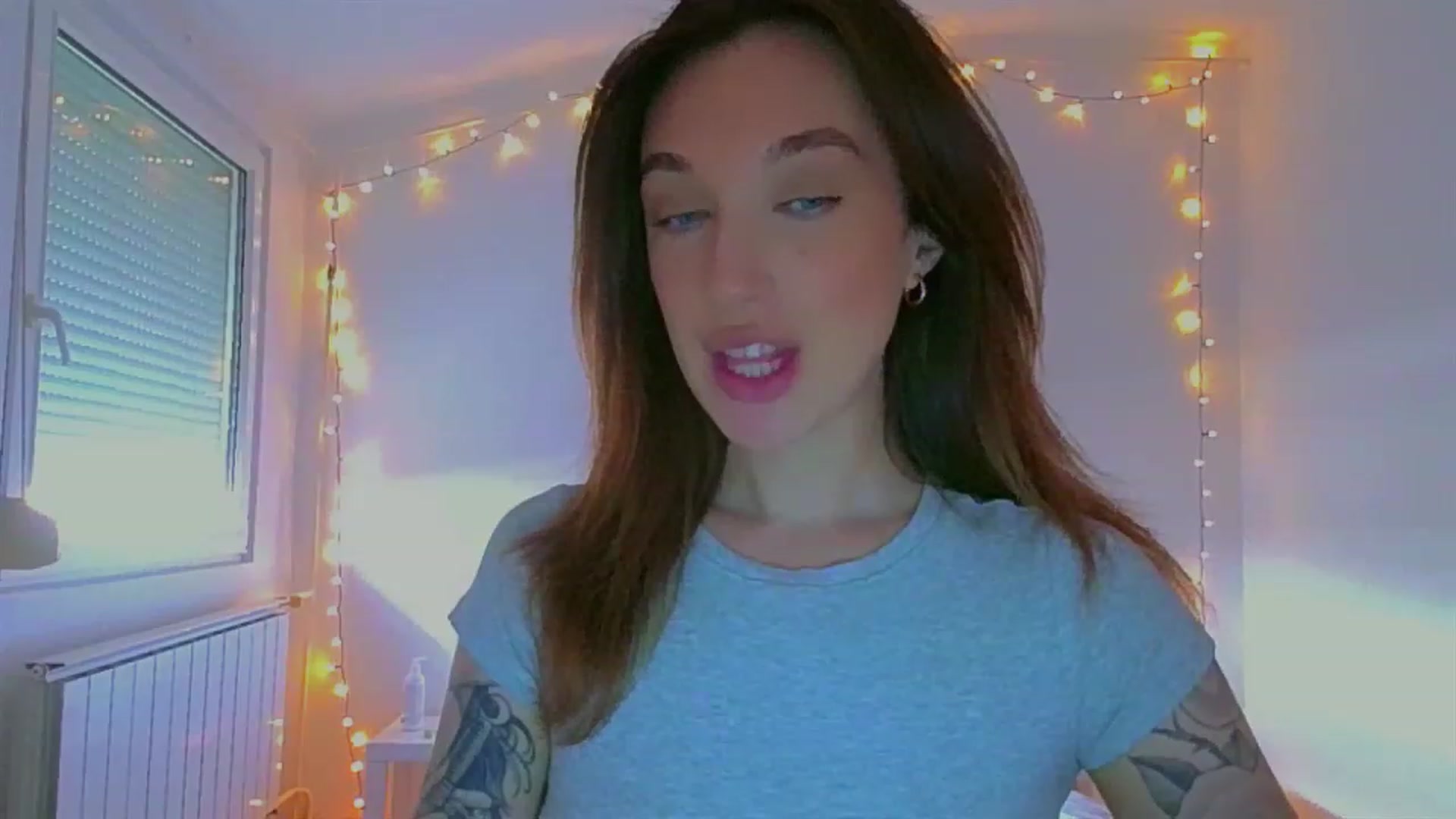 Gallery image thumbnail from lIIIviiu's myfreecams stream on, 06/26/2023, 12:26 image 19 of 20