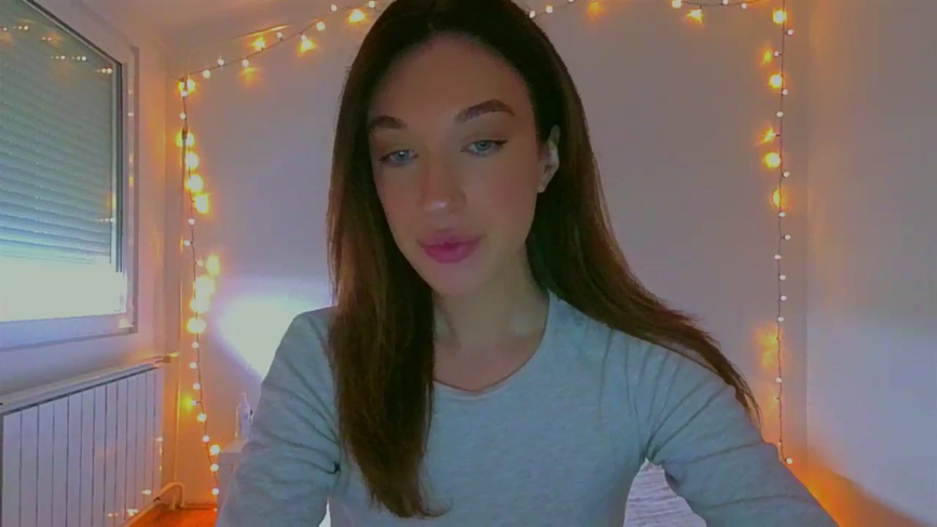 Gallery image thumbnail from lIIIviiu's myfreecams stream on, 06/28/2023, 10:00 image 5 of 20
