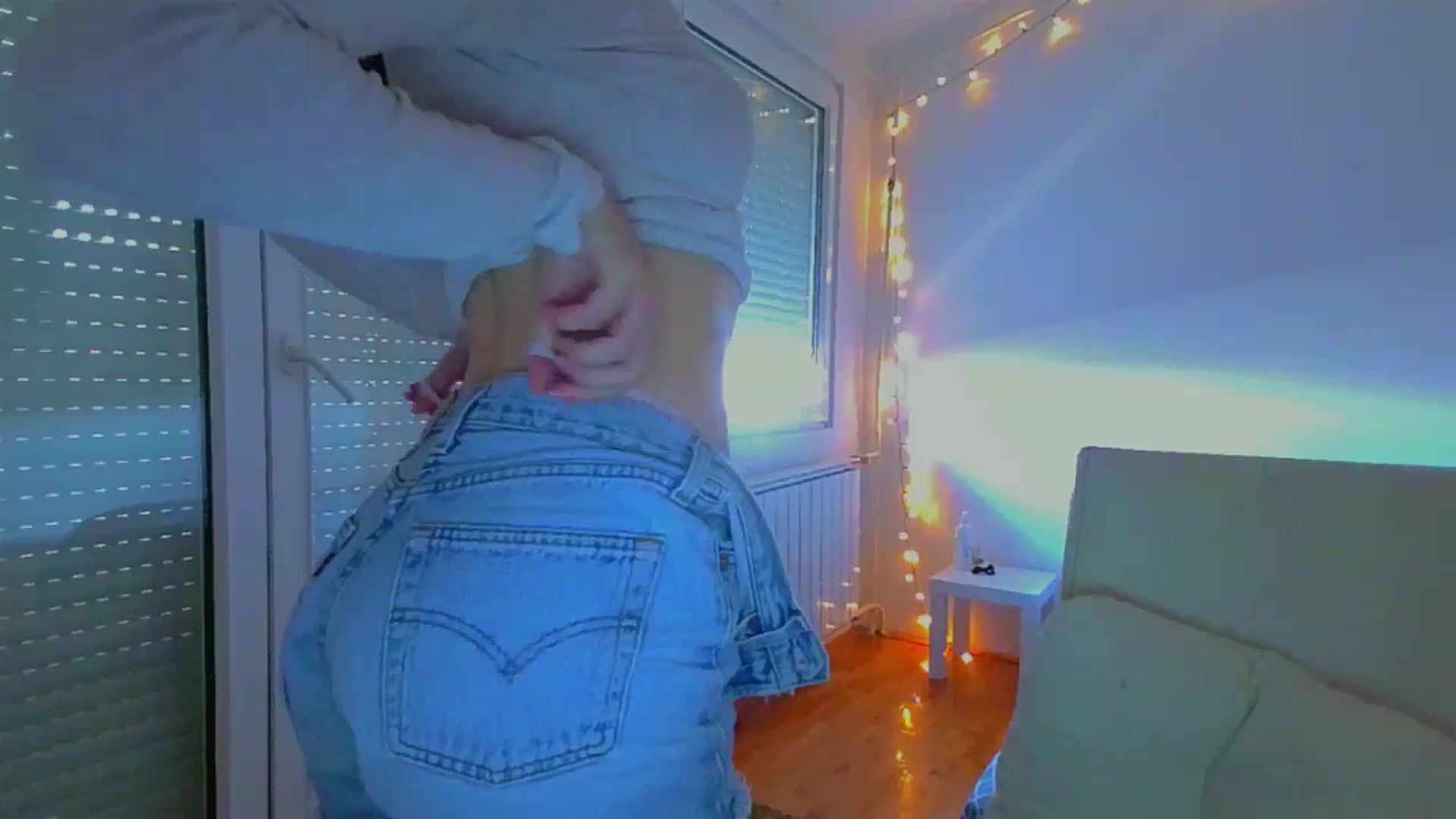 Gallery image thumbnail from lIIIviiu's myfreecams stream on, 06/30/2023, 13:01 image 17 of 20
