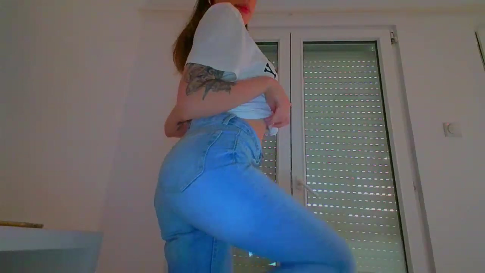 Gallery image thumbnail from lIIIviiu's myfreecams stream on, 07/01/2023, 16:56 image 7 of 20