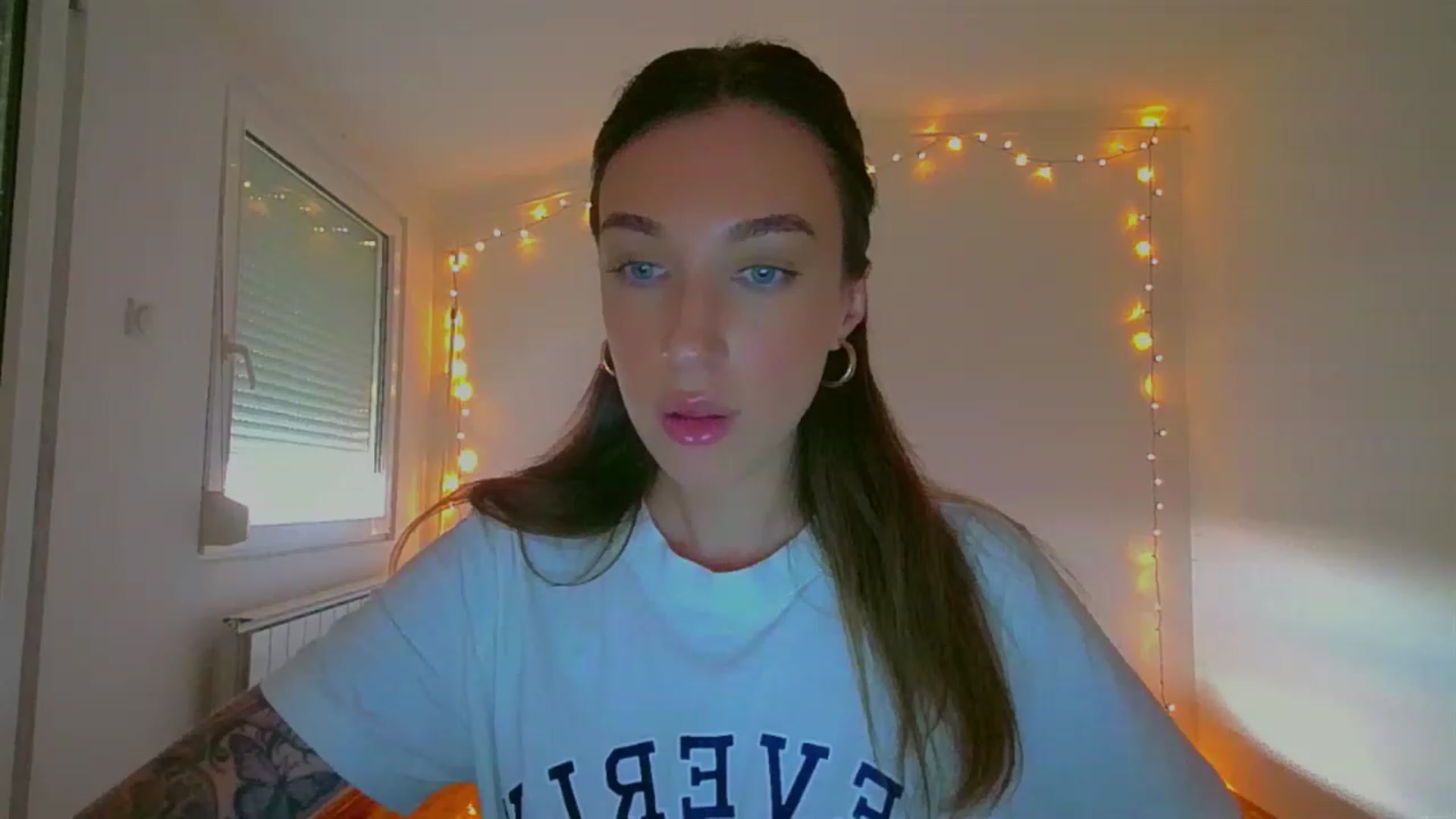 Gallery image thumbnail from lIIIviiu's myfreecams stream on, 07/01/2023, 16:56 image 10 of 20