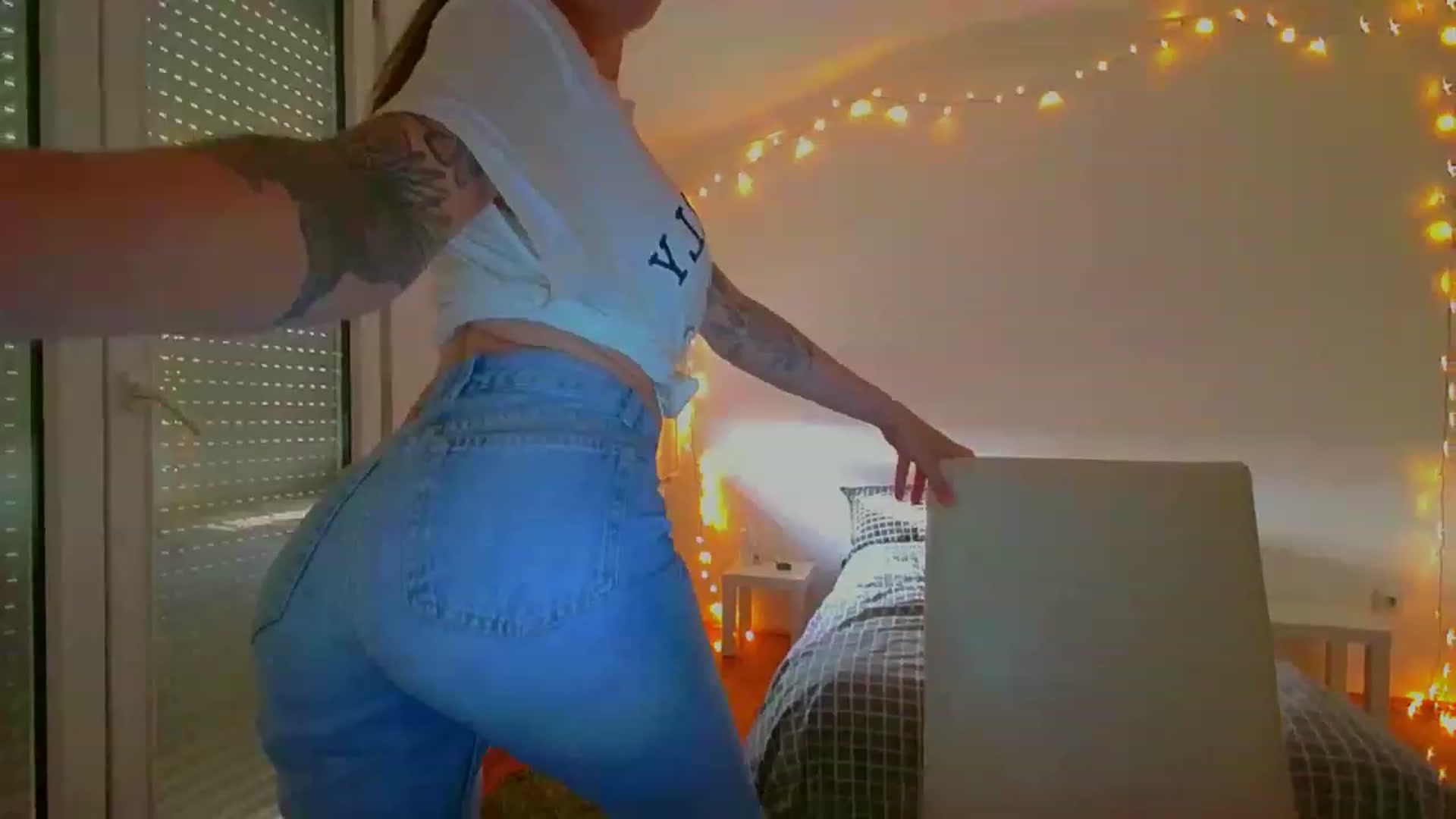 Gallery image thumbnail from lIIIviiu's myfreecams stream on, 07/01/2023, 16:56 image 18 of 20