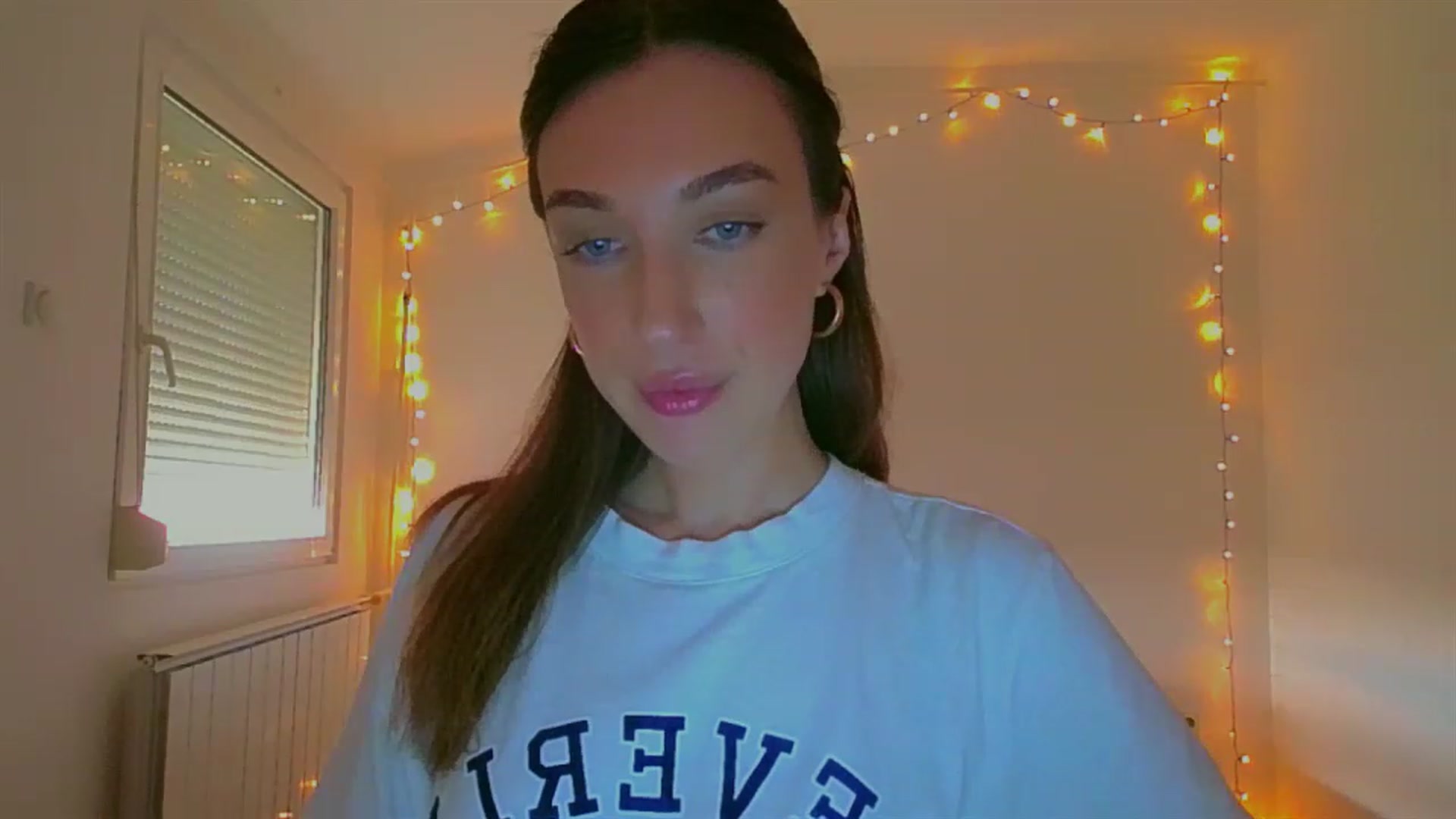 Gallery image thumbnail from lIIIviiu's myfreecams stream on, 07/01/2023, 16:56 image 14 of 20