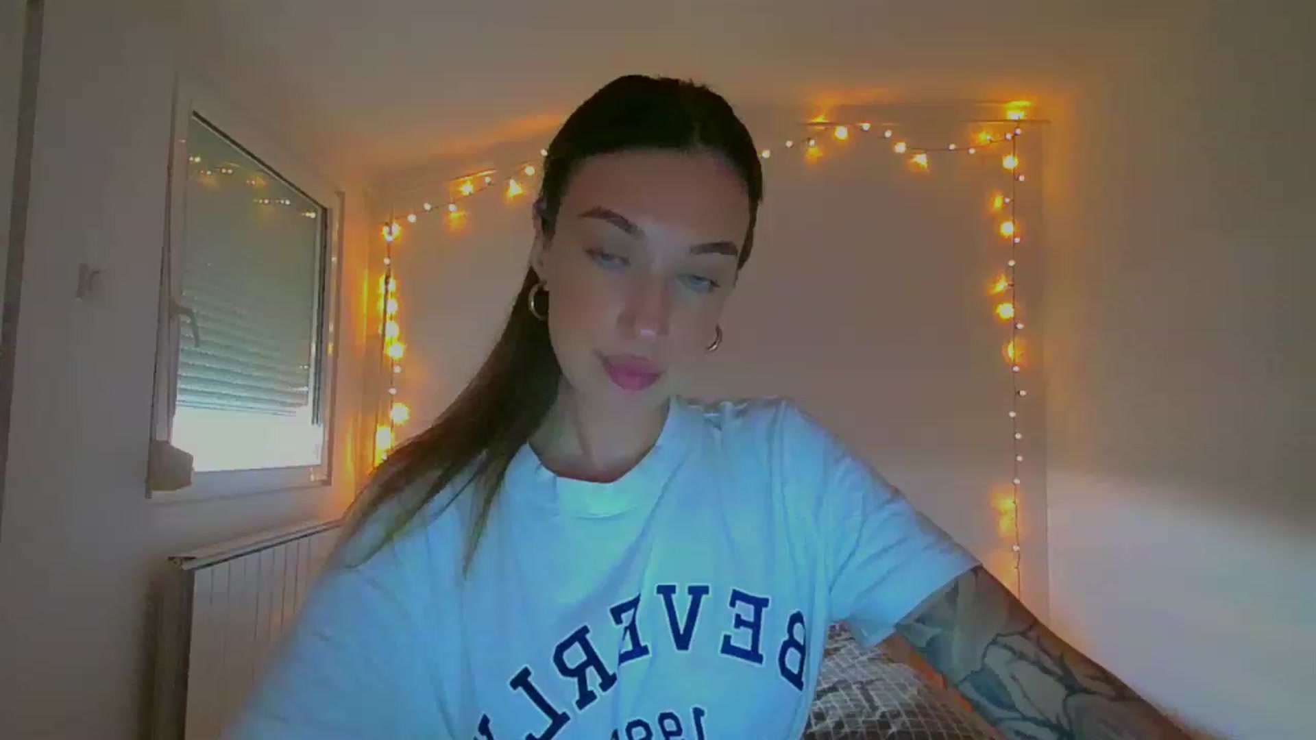 Gallery image thumbnail from lIIIviiu's myfreecams stream on, 07/01/2023, 16:56 image 2 of 20