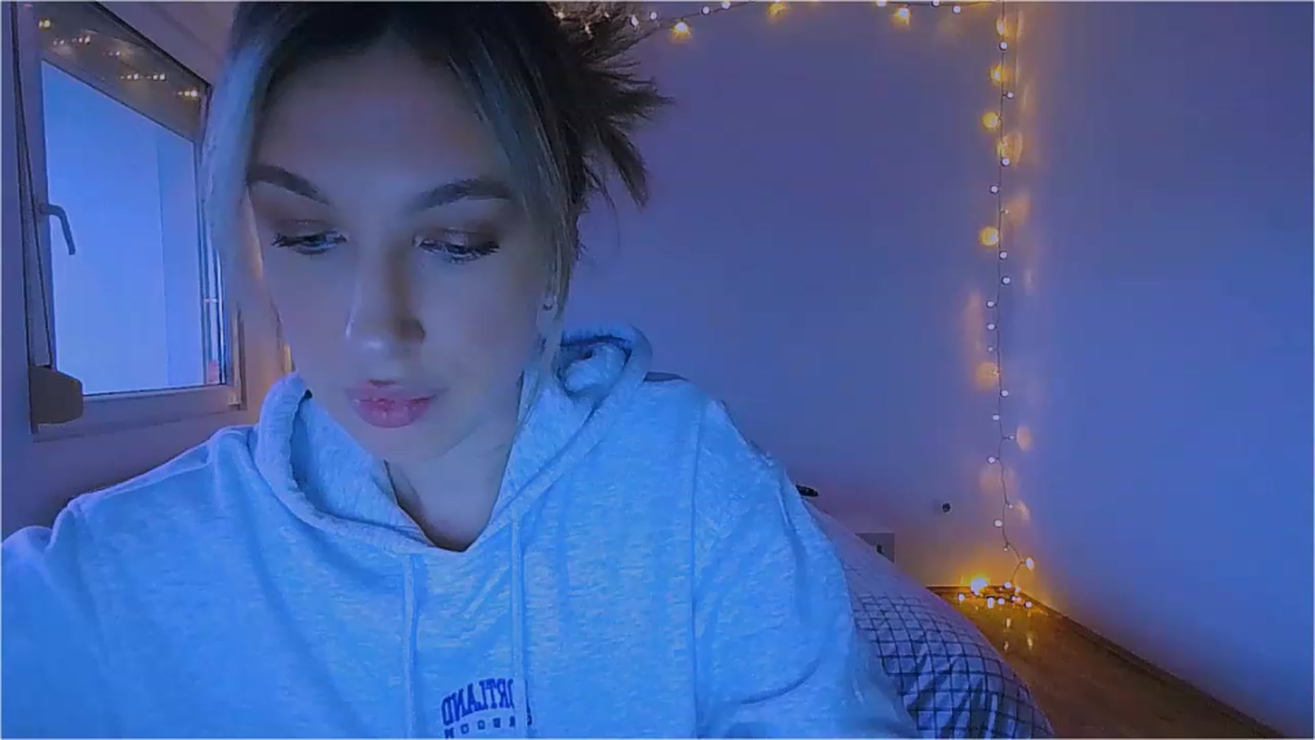 Gallery image thumbnail from lIIlIIum's myfreecams stream on, 12/01/2022, 14:38 image 20 of 20