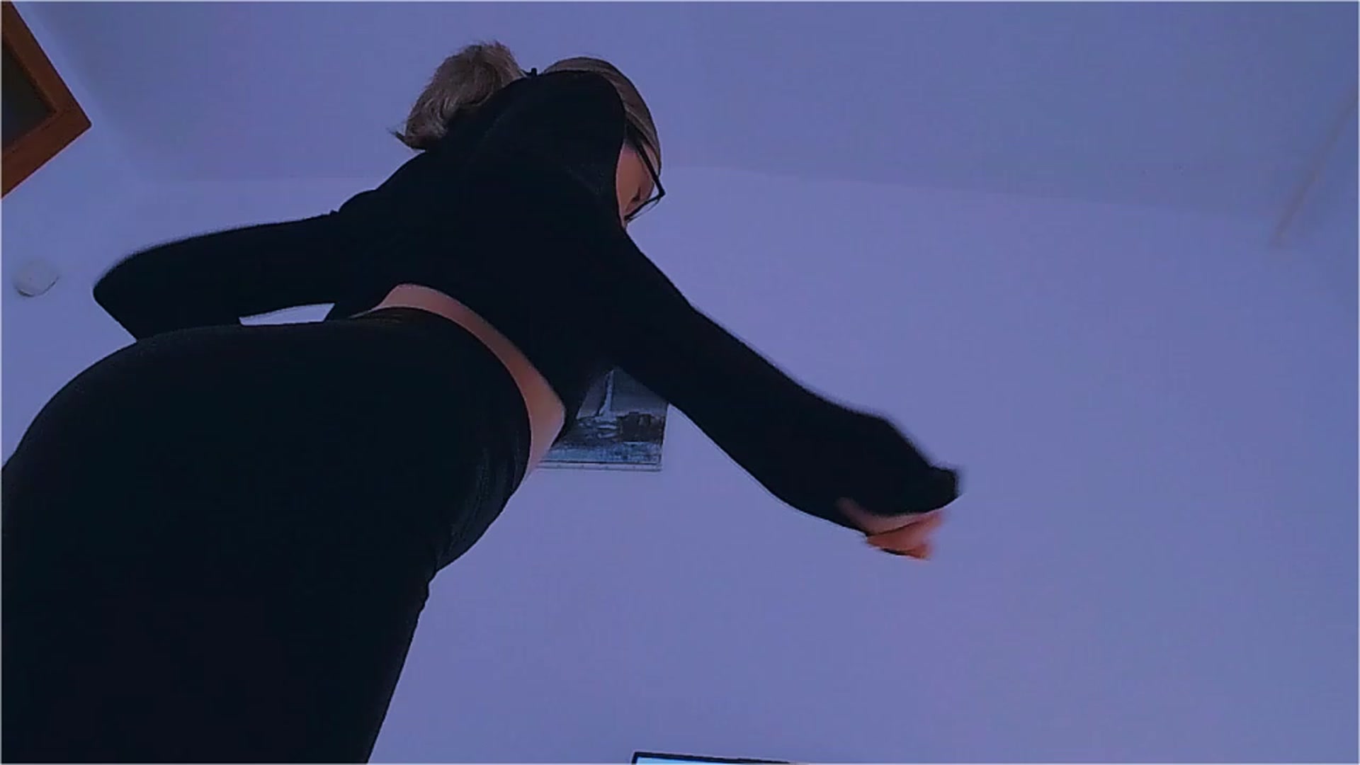 Gallery image thumbnail from lIIlIIum's myfreecams stream on, 12/06/2022, 11:33 image 17 of 20