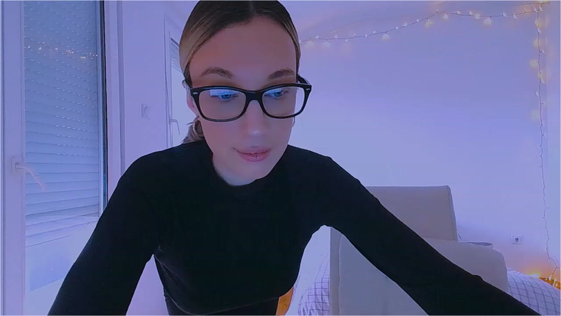Gallery image thumbnail from lIIlIIum's myfreecams stream on, 12/06/2022, 12:52 image 17 of 20