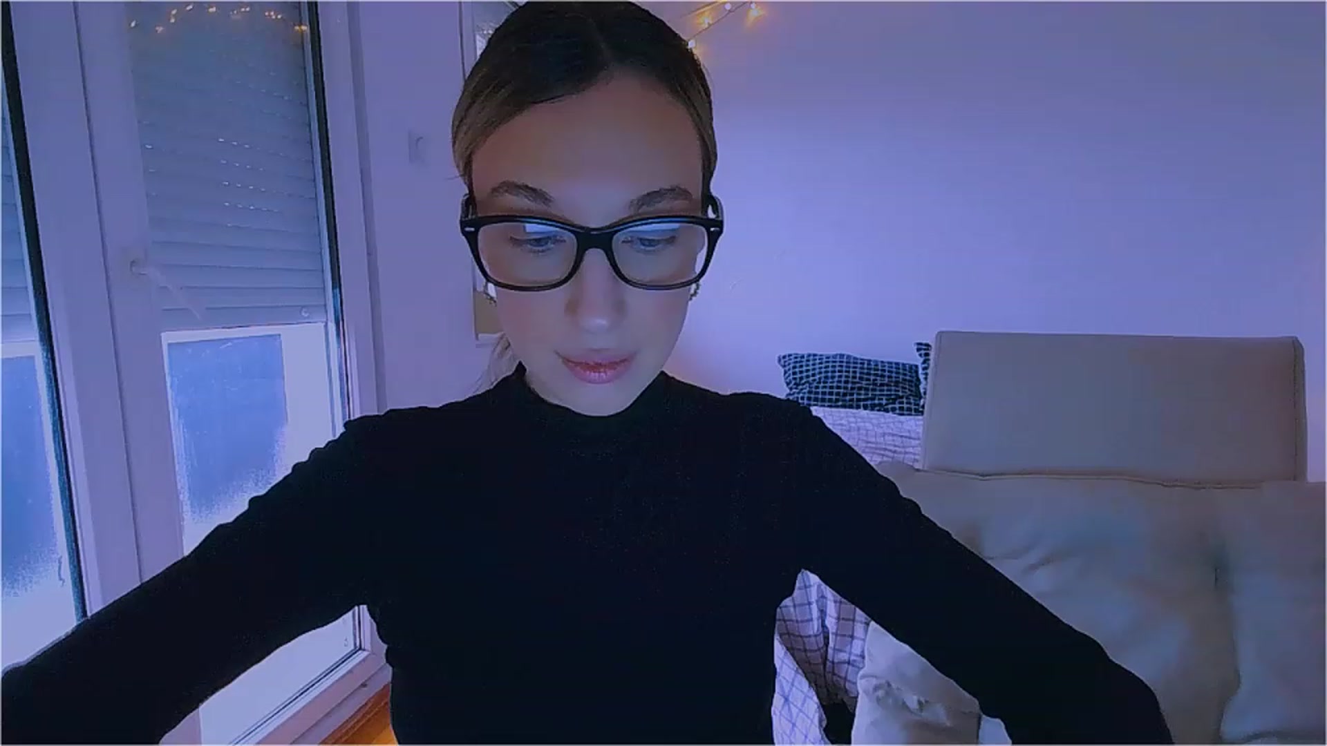 Gallery image thumbnail from lIIlIIum's myfreecams stream on, 12/08/2022, 13:02 image 15 of 20