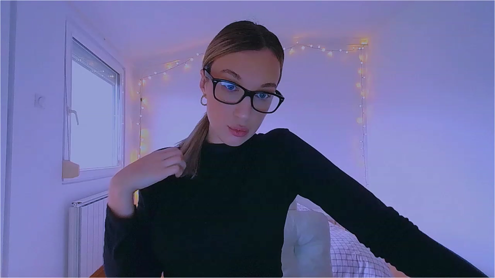 Gallery image thumbnail from lIIlIIum's myfreecams stream on, 12/08/2022, 13:02 image 1 of 20