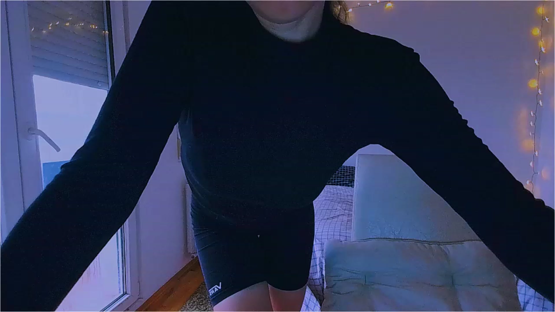 Gallery image thumbnail from lIIlIIum's myfreecams stream on, 12/08/2022, 13:16 image 10 of 20