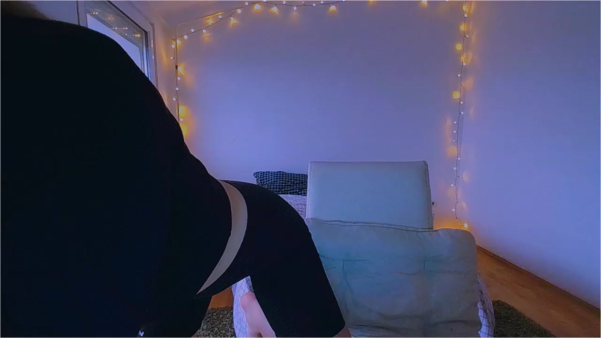 Gallery image thumbnail from lIIlIIum's myfreecams stream on, 12/08/2022, 13:16 image 7 of 20
