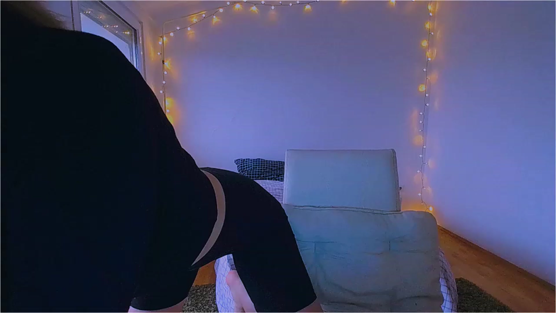 Gallery image thumbnail from lIIlIIum's myfreecams stream on, 12/08/2022, 13:16 image 5 of 20